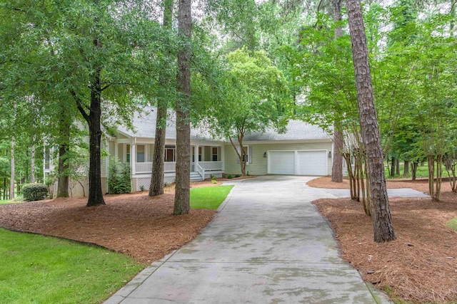 1040 Kimbrough Hill Ln, Greensboro, GA 30642 - ranch-style home featuring concrete driveway, covered porch, and an attached garage