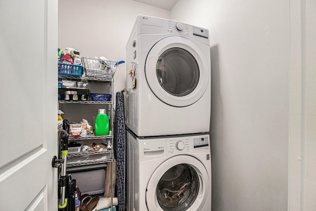 1000 Eight Knot Ct, Greensboro, GA 30642 - laundry room with stacked washer / drying machine