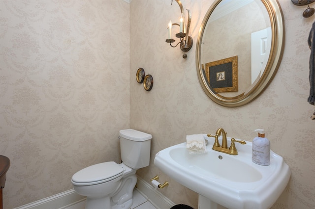 1811 Snug Harbor Dr, Greensboro, GA 30642 - bathroom with a sink and wallpapered walls