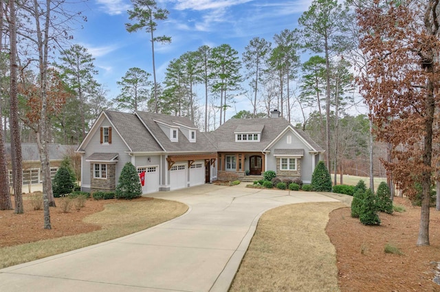 view of front facade featuring a garage