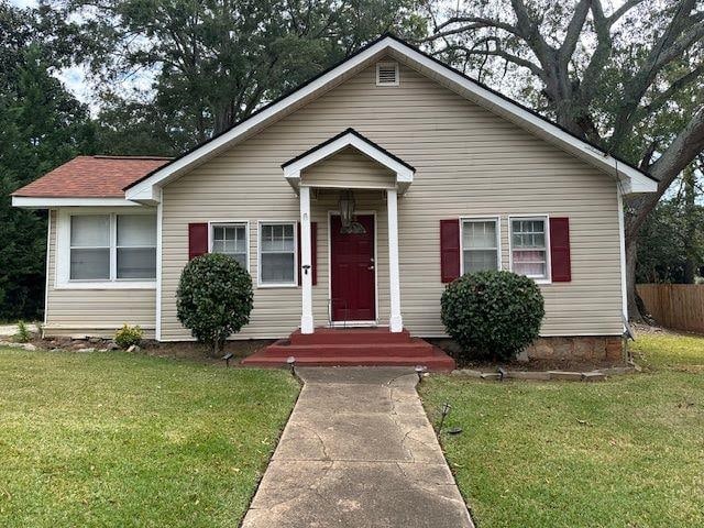 bungalow-style house with a front lawn