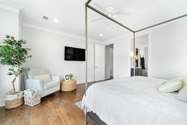 bedroom featuring recessed lighting, dark wood-style flooring, a ceiling fan, visible vents, and crown molding