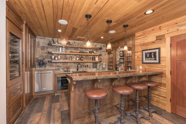 bar featuring beverage cooler, wood ceiling, dark wood-style floors, indoor wet bar, and decorative light fixtures