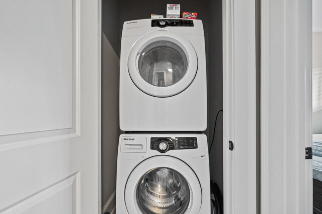 120UNIT304 Indian Summer Path, Eatonton, GA 31024 - laundry area with stacked washer / dryer