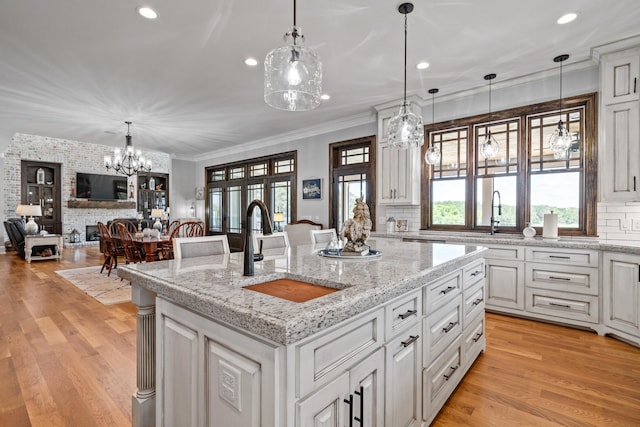 182 Corral Rd, Milledgeville, GA 31061 - kitchen featuring a sink, a chandelier, ornamental molding, recessed lighting, and decorative backsplash
