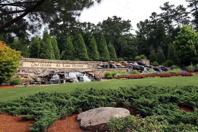 community sign featuring a yard