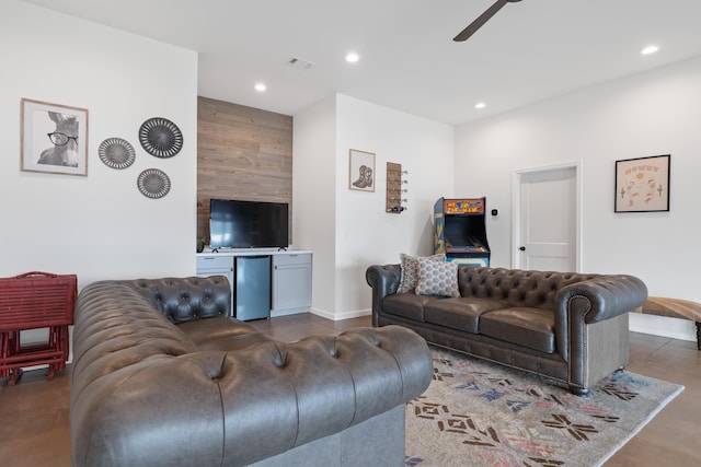 living room with ceiling fan, baseboards, visible vents, and recessed lighting