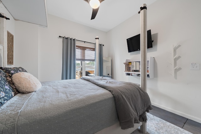 bedroom with ceiling fan and baseboards