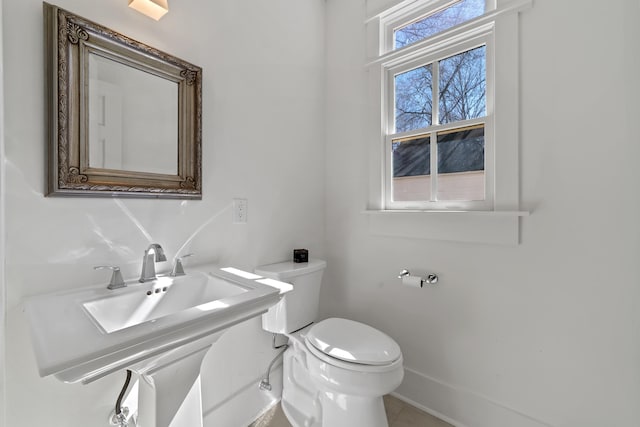 136 Hidden Lake Dr, Eatonton, GA 31024 - bathroom featuring toilet, baseboards, and a sink