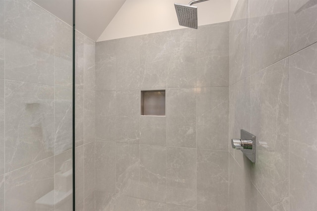 1070 Griffin Crk, Greensboro, GA 30642 - full bath with tiled shower and vaulted ceiling