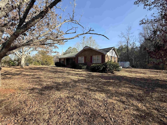 view of side of property featuring a lawn