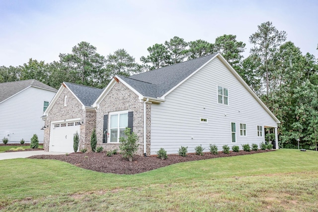 view of front of house featuring a garage and a front yard