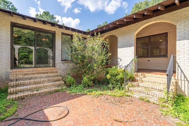 property entrance featuring a patio