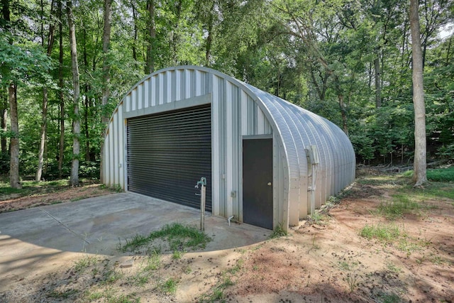222 River Bend Dr, Eatonton, GA 31024 - detached garage featuring driveway