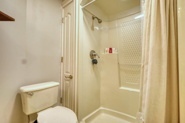 222 River Bend Dr, Eatonton, GA 31024 - bathroom with curtained shower and toilet