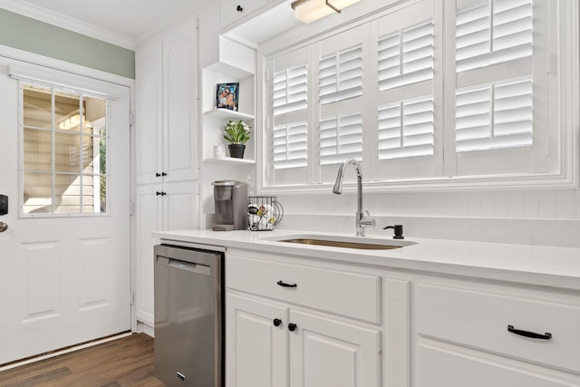 kitchen featuring a sink, ornamental molding, light countertops, and dishwasher