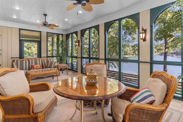 sunroom with ceiling fan