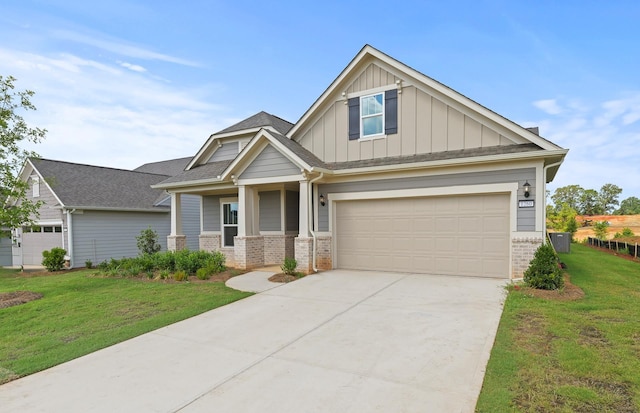 craftsman house with a front yard and covered porch