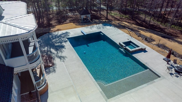1011 Dogwood Dr, Greensboro, GA 30642 - view of swimming pool with a pool with connected hot tub, a patio area, and a diving board