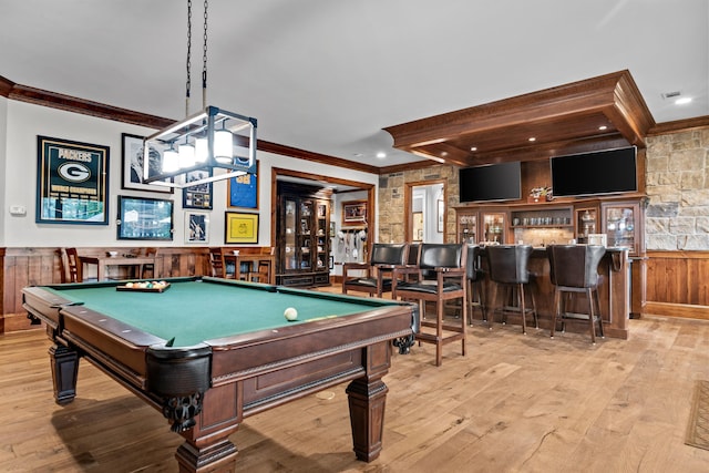 playroom featuring crown molding, bar, light hardwood / wood-style floors, and billiards