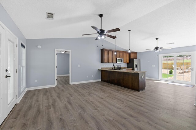 348 Bluegill Rd, Eatonton, GA 31024 - kitchen with open floor plan, a peninsula, visible vents, ceiling fan, and stainless steel appliances