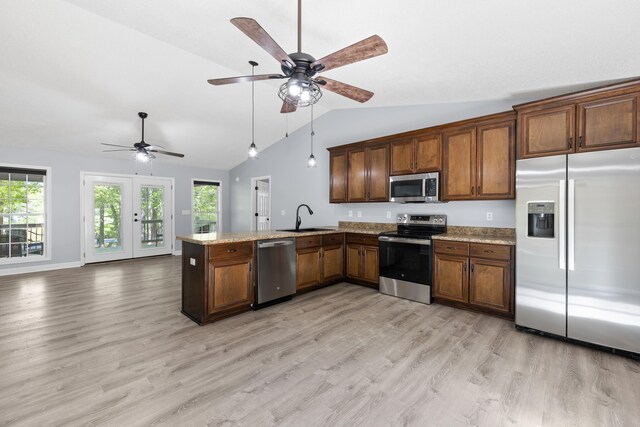 348 Bluegill Rd, Eatonton, GA 31024 - kitchen featuring a peninsula, light wood-style floors, ceiling fan, stainless steel appliances, and a sink