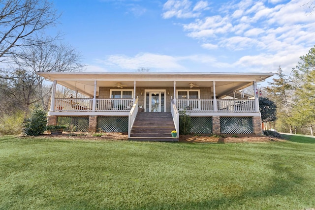 country-style home featuring a front yard, ceiling fan, and a porch