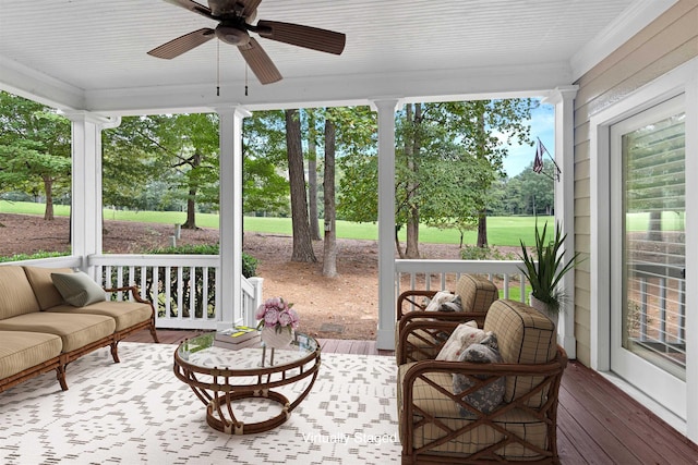 sunroom with ceiling fan