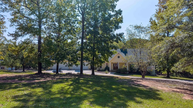 view of front of house with a front lawn