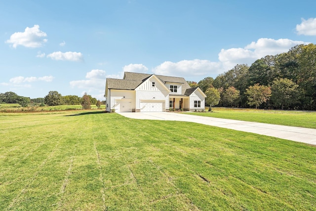 view of front of house featuring a front lawn