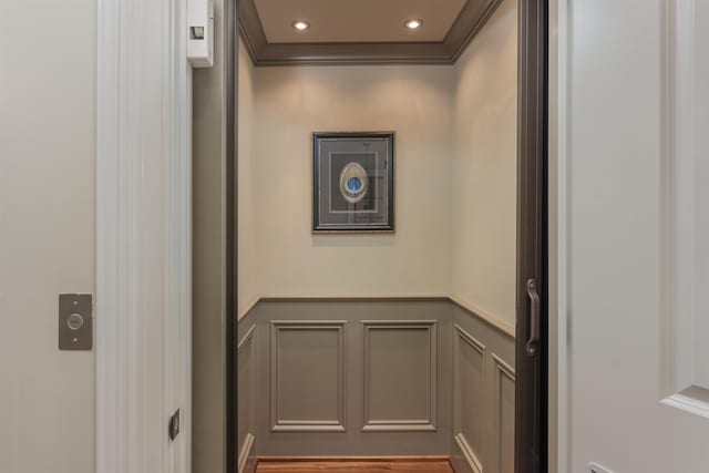 room details featuring crown molding