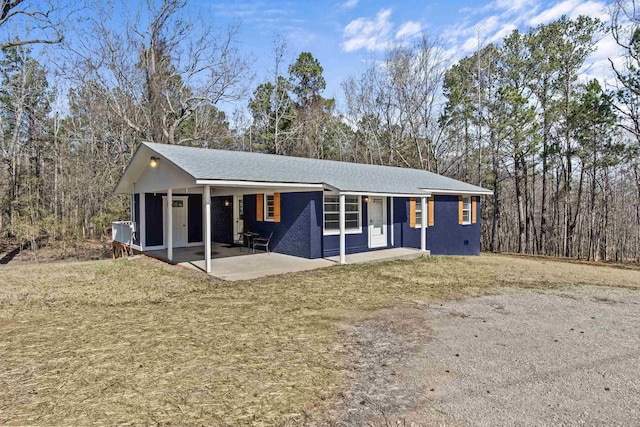 single story home featuring a patio and a front lawn