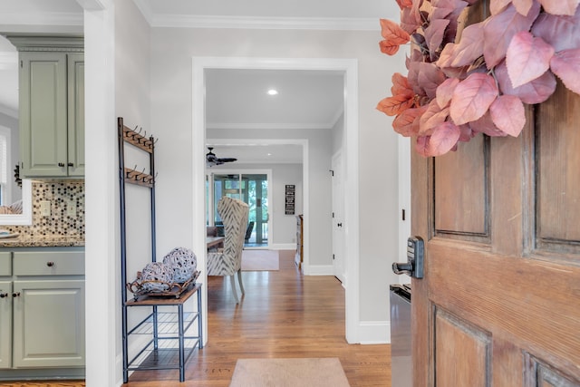 foyer entrance featuring ceiling fan, ornamental molding, and light hardwood / wood-style flooring