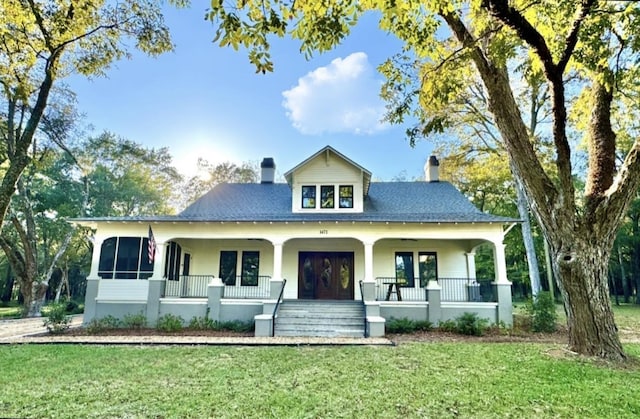 view of front of house featuring a front lawn and covered porch