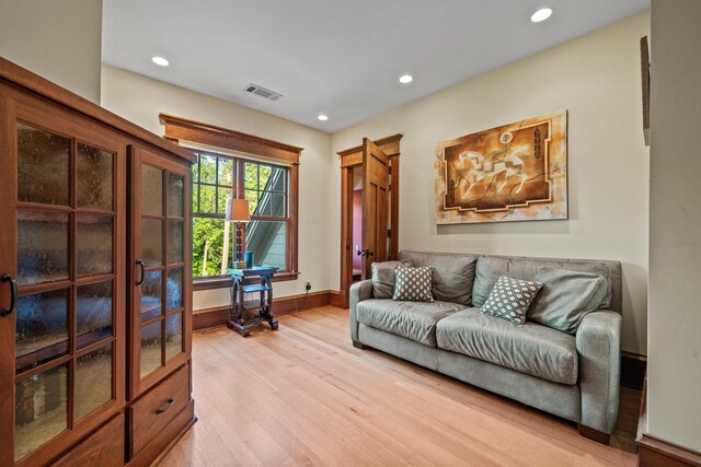 1611 Pine Grove Rd, Greensboro, GA 30642 - living area featuring light hardwood / wood-style floors