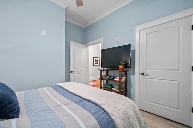 bedroom with crown molding, ceiling fan, and light hardwood / wood-style floors