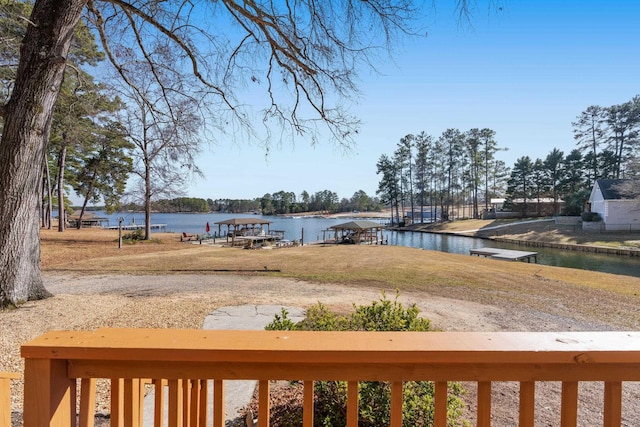 view of yard featuring a water view