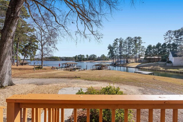 view of yard featuring a water view