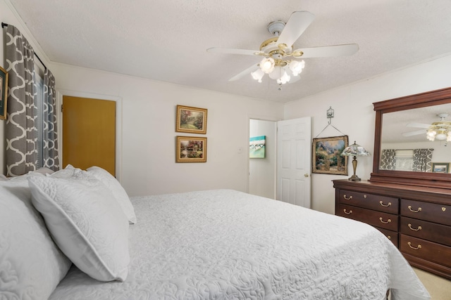 bedroom featuring ceiling fan and a textured ceiling