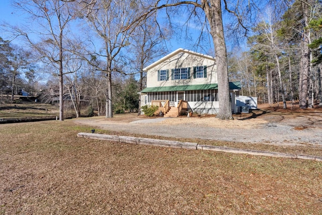 view of front of home featuring a porch and a front yard