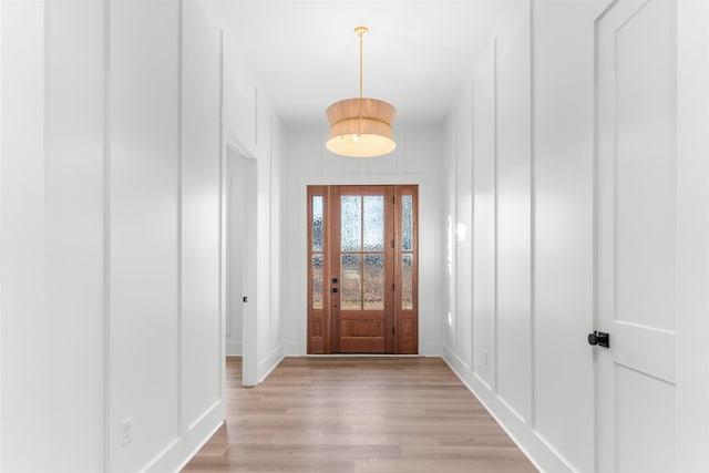 2050 Osprey Poynte, Greensboro, GA 30642 - entryway with light wood-style floors and baseboards