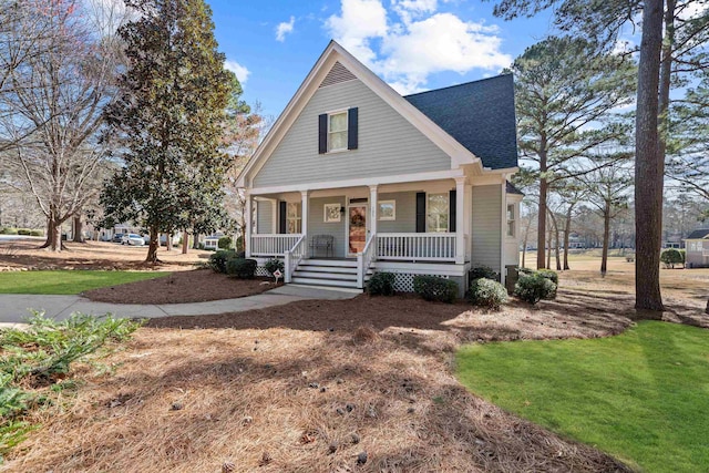 view of front facade with a front lawn and covered porch