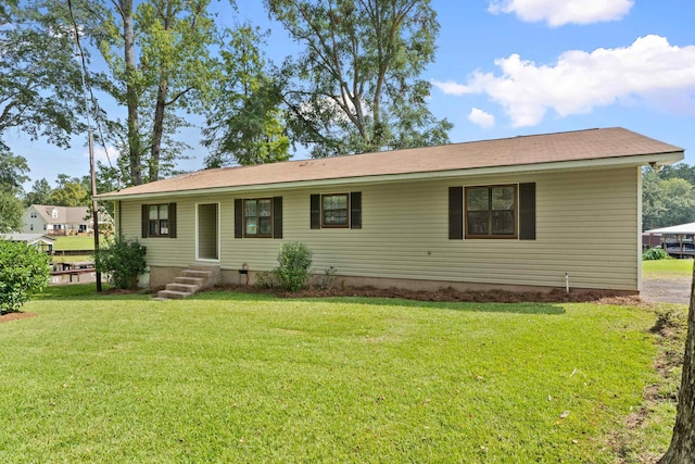 view of front of property with a front yard