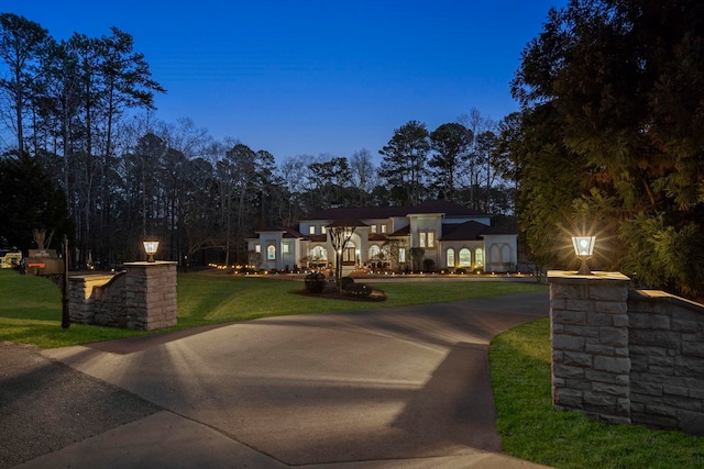 view of front facade with a front lawn and concrete driveway