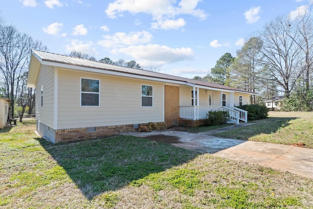 ranch-style house with a front yard and covered porch