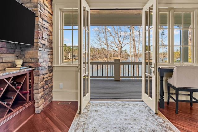 entryway featuring visible vents, baseboards, and wood finished floors