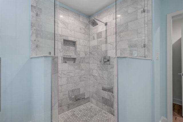 bathroom featuring a tile shower