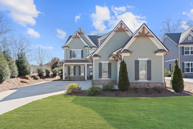 craftsman house with a front lawn