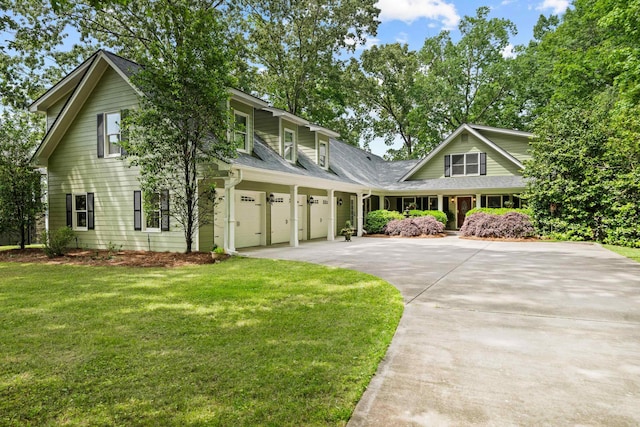 view of front facade featuring a garage and a front yard