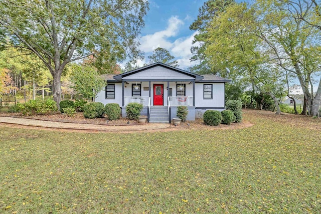 view of front facade featuring covered porch and a front yard